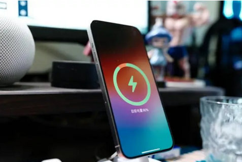 威县苹果15换屏服务分享用什么充电器给iPhone15充电更好 